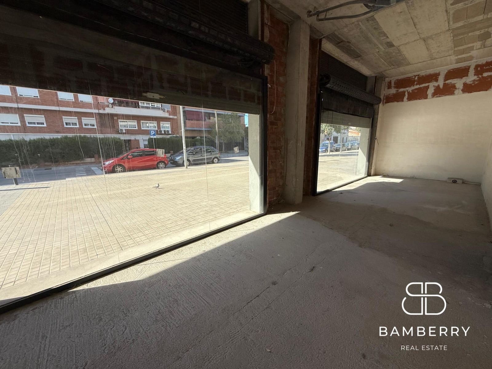 Commercial for rent in Badalona - € 1,850 (Ref: 9228562)