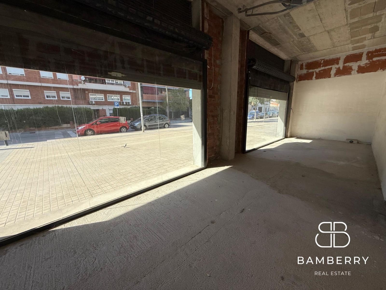 Commercial for rent in Badalona - € 1,850 (Ref: 9228562)