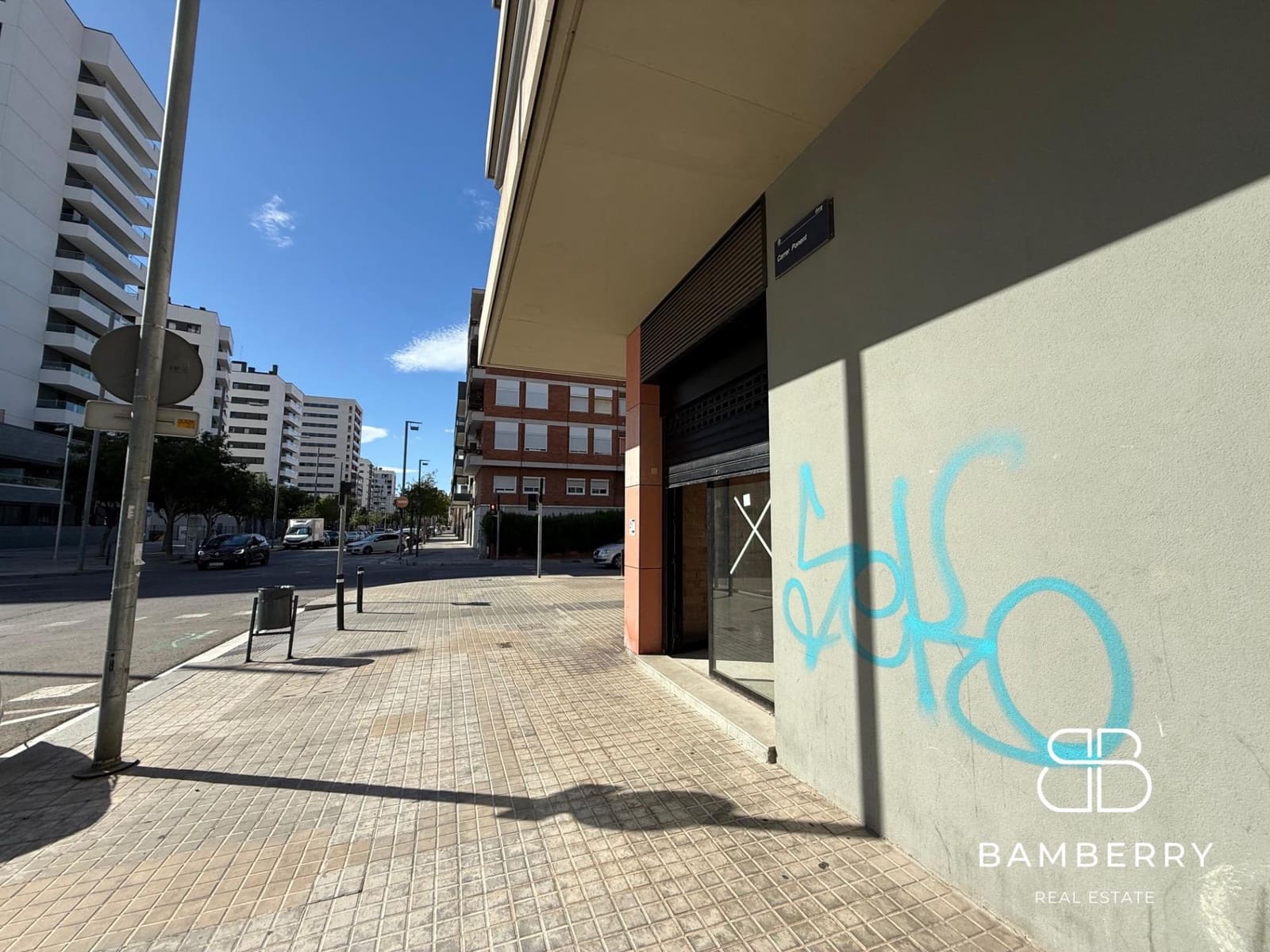 Commercial for rent in Badalona - € 1,850 (Ref: 9228562)