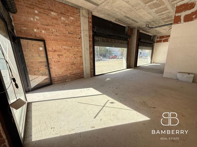 Commercial for rent in Badalona - € 1,850 (Ref: 9228562)