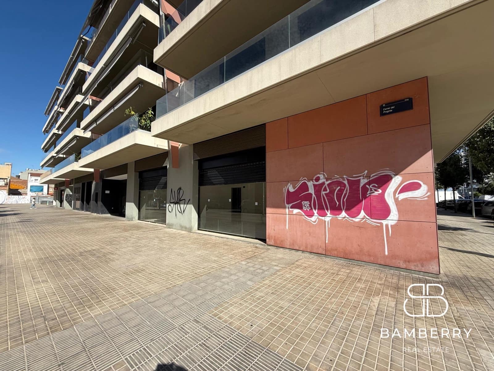 Commercial for rent in Badalona - € 1,850 (Ref: 9228562)