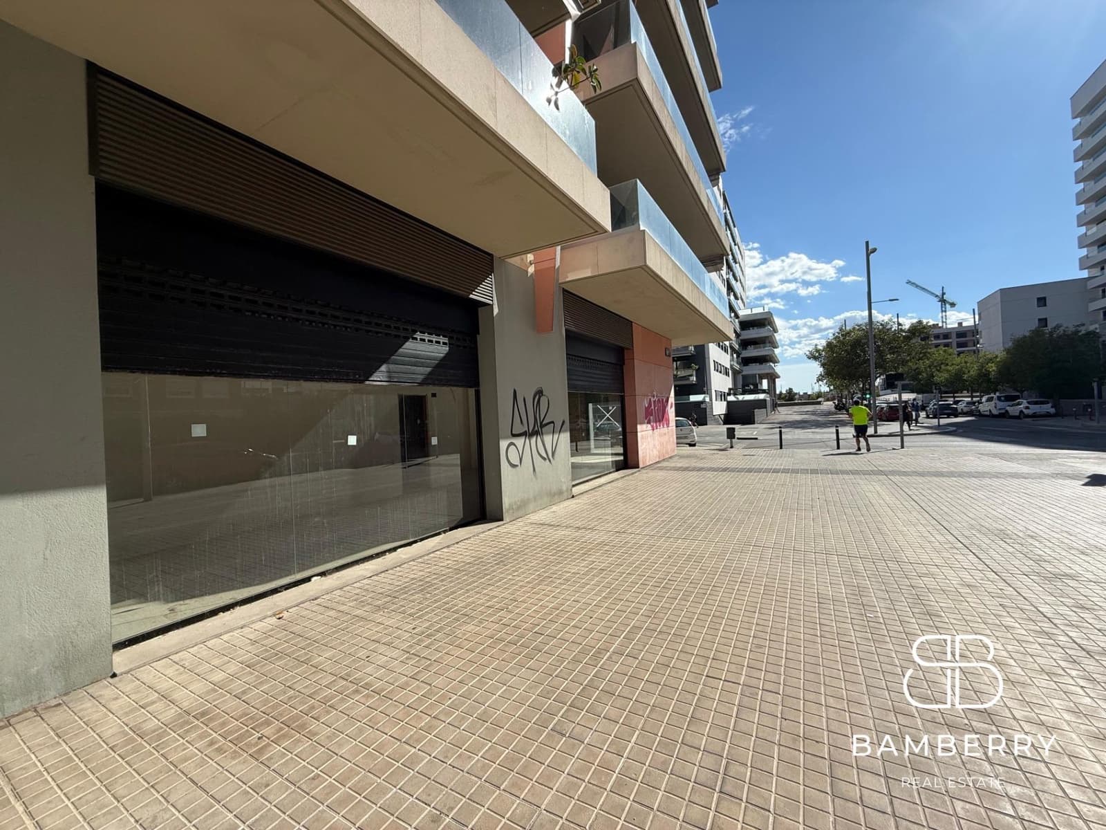 Commercial for rent in Badalona - € 1,850 (Ref: 9228562)