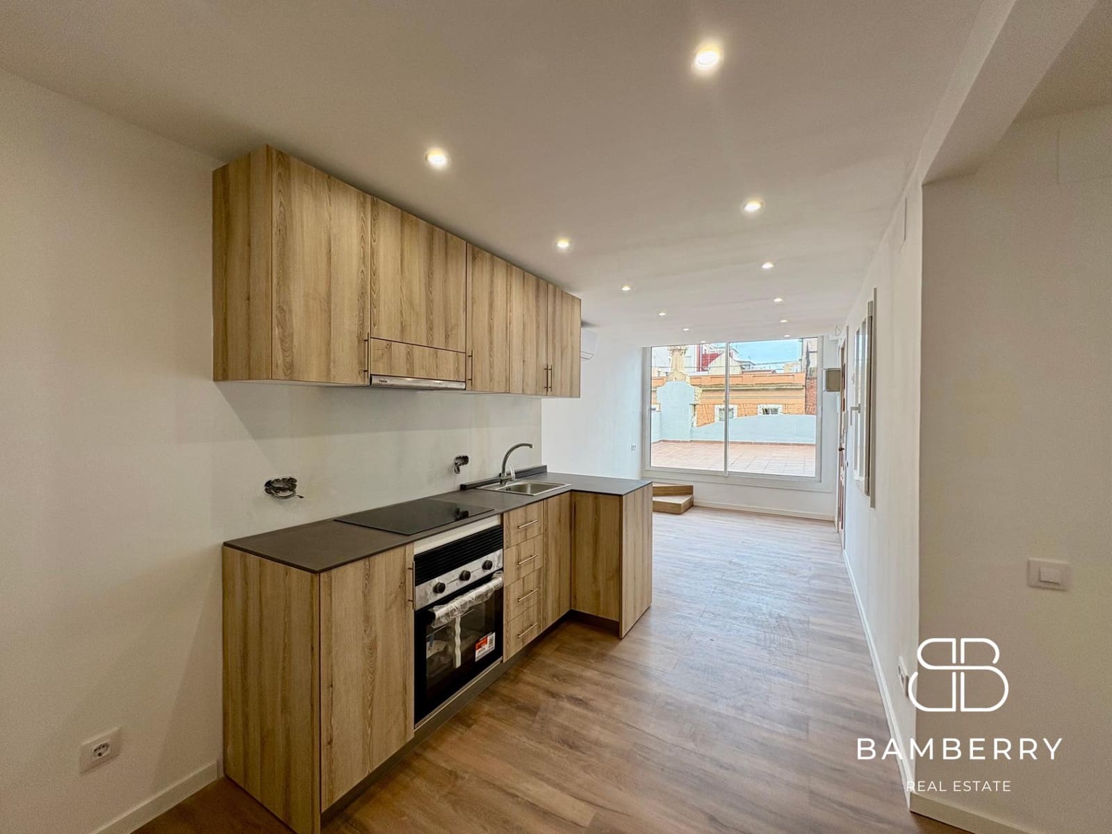 2 bedroom Penthouse for sale in Barcelona city - € 589,000 (Ref: 9243445)