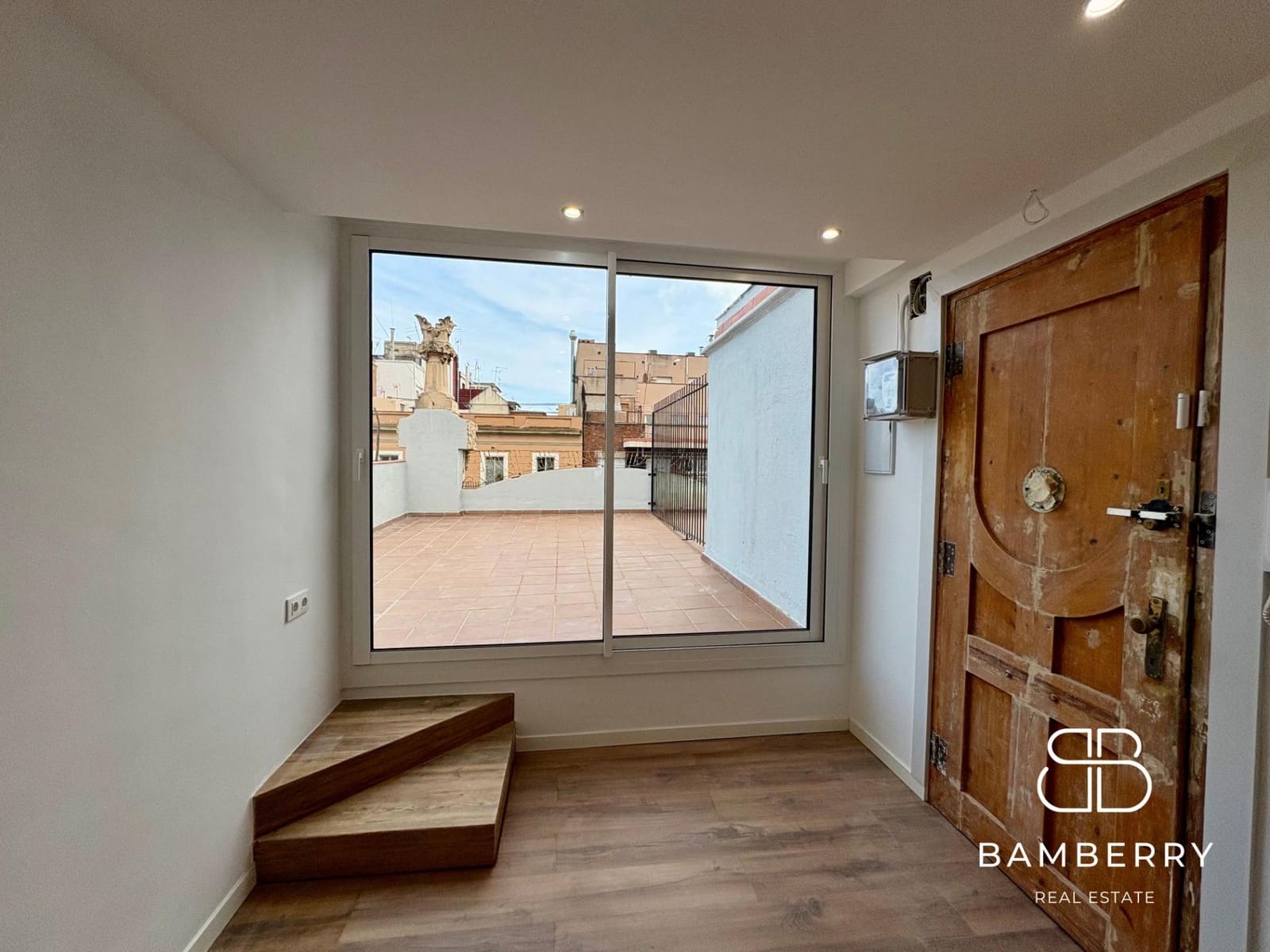 2 bedroom Penthouse for sale in Barcelona city - € 589,000 (Ref: 9243445)