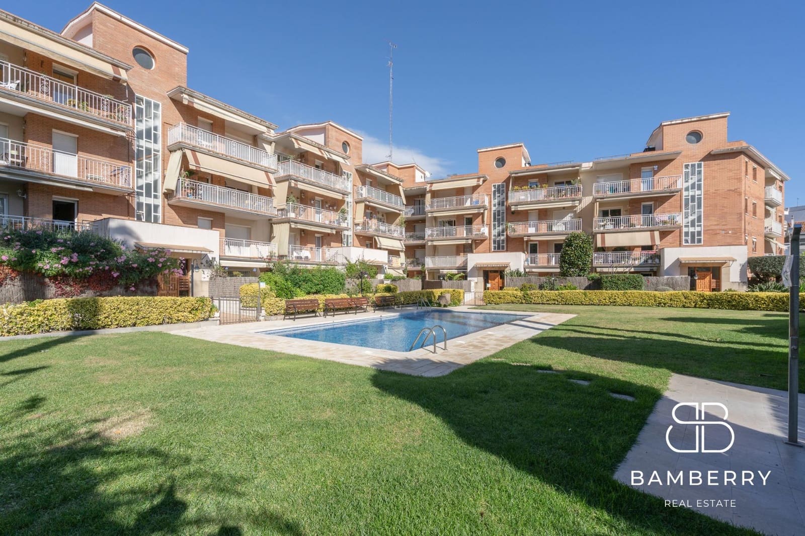 3 sypialnia Apartament na sprzedaż w Sant Pol de Mar z basenem garażem - 425 000 € (Ref: 9374137)