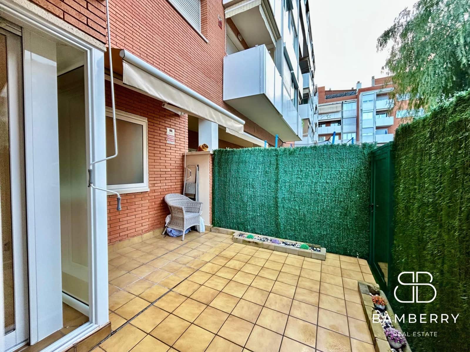 3 bedroom Flat for sale in Castelldefels with pool - € 565,000 (Ref: 9568707)