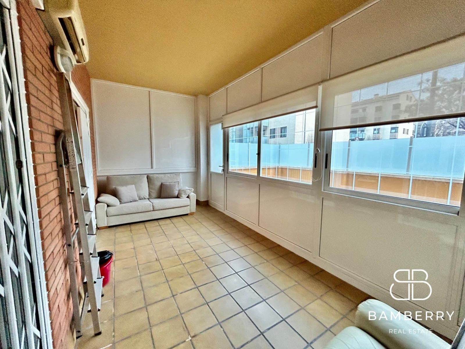 3 bedroom Flat for sale in Castelldefels with pool - € 565,000 (Ref: 9568707)