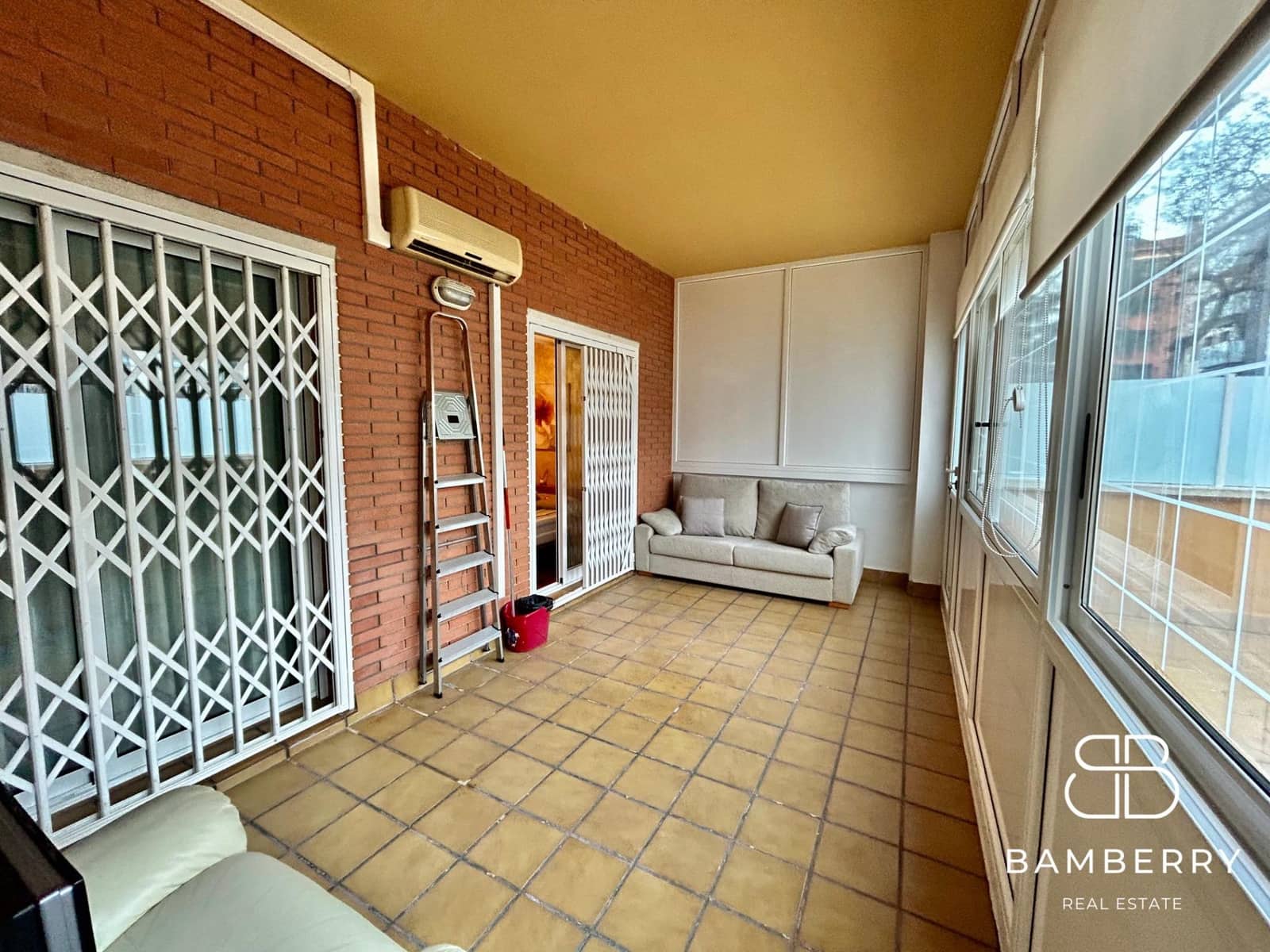 3 bedroom Flat for sale in Castelldefels with pool - € 565,000 (Ref: 9568707)