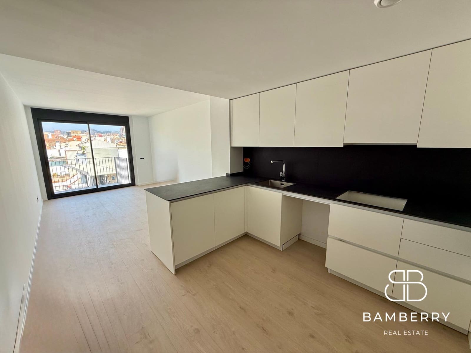 3 bedroom Penthouse for sale in Badalona with garage - € 575,000 (Ref: 9627593)