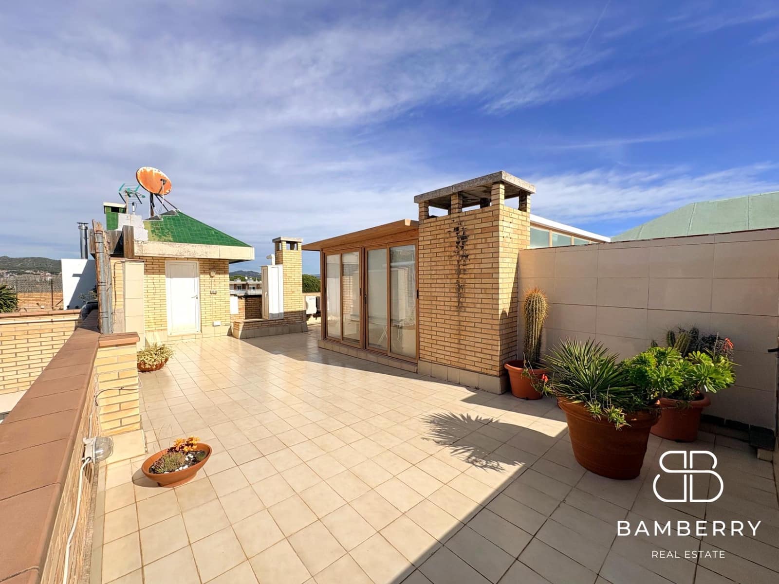 2 slaapkamer Penthouse te koop in Castelldefels met zwembad - € 795.000 (Ref: 9645057)