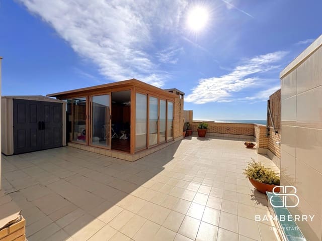 2 soveværelse Penthouse til salg i Castelldefels med swimmingpool - € 695.000 (Ref: 9645057)