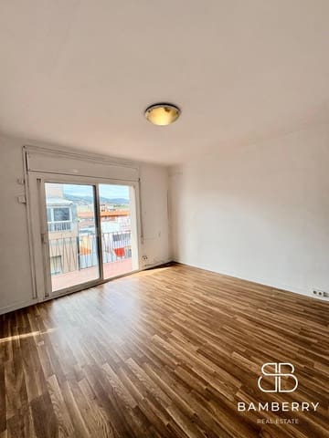 4 bedroom Flat for sale in Premià de Mar - € 139,500 (Ref: 9825278)