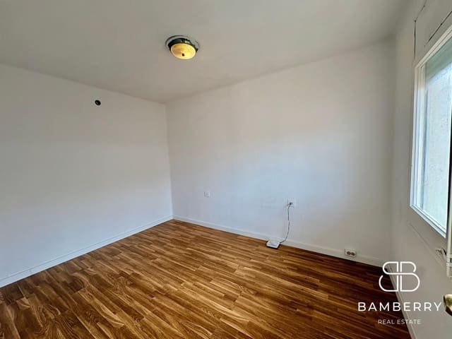 4 bedroom Flat for sale in Premià de Mar - € 139,500 (Ref: 9825278)