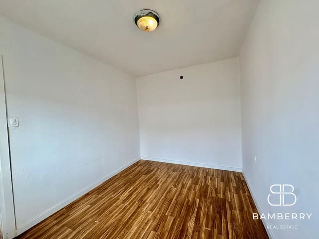 4 bedroom Flat for sale in Premià de Mar - € 139,500 (Ref: 9825278)