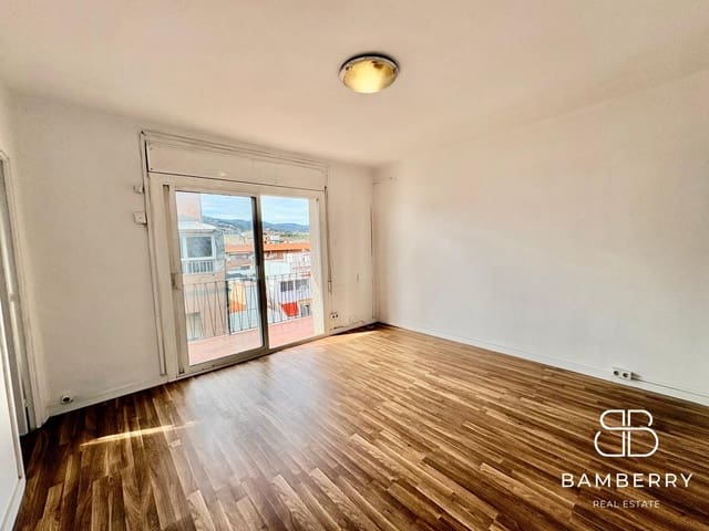 4 bedroom Flat for sale in Premià de Mar - € 139,500 (Ref: 9825278)