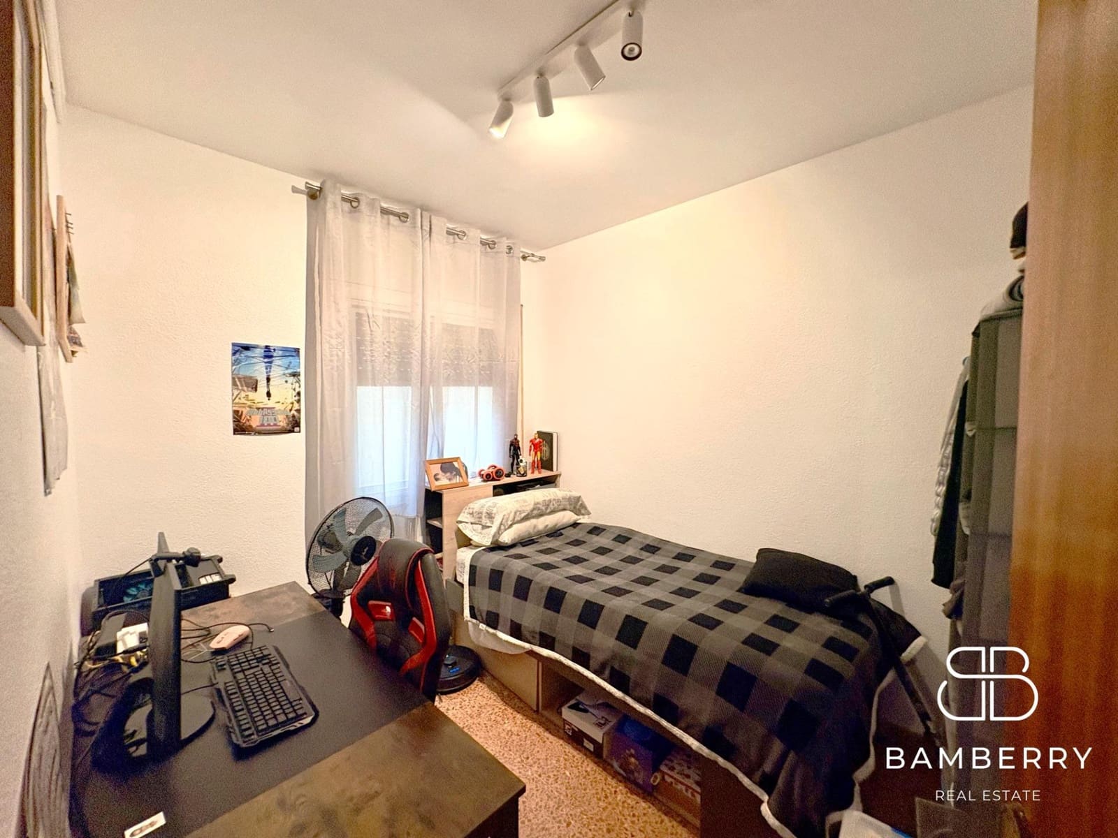 4 bedroom Flat for sale in El Prat de Llobregat - € 360,000 (Ref: 9890414)