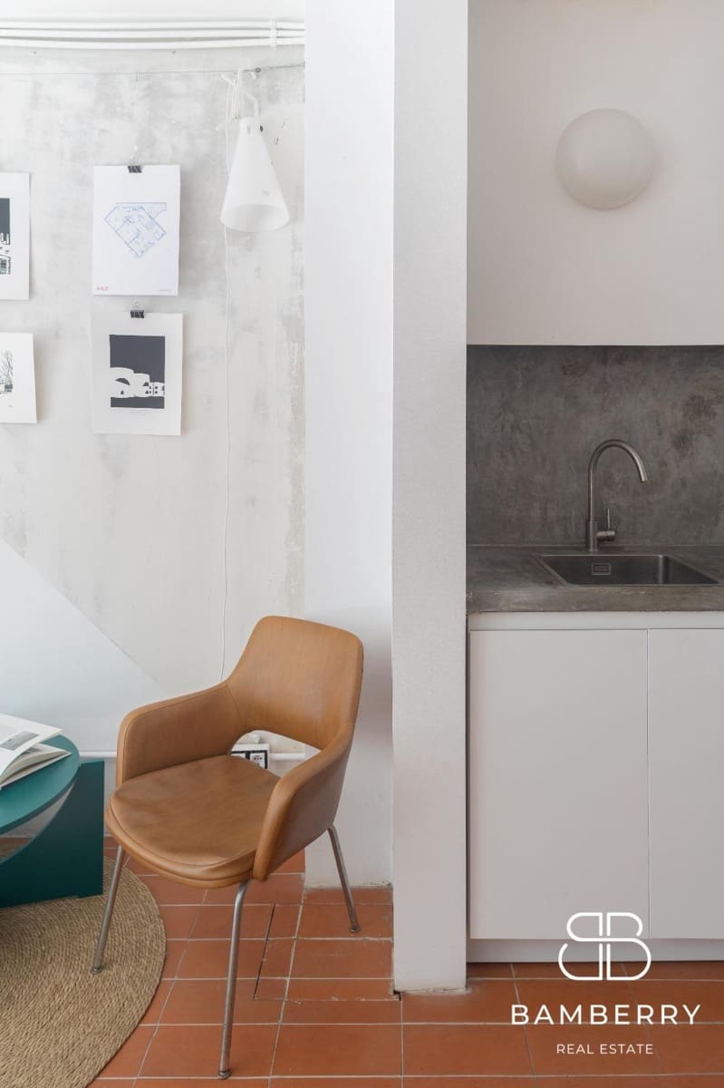 Commercial for rent in Barcelona city - € 1,200 (Ref: 9966684)