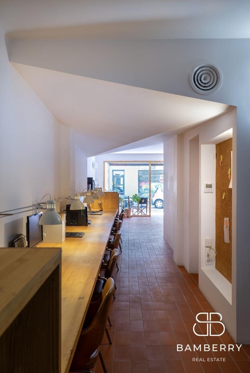 Commercial for rent in Barcelona city - € 1,200 (Ref: 9966684)