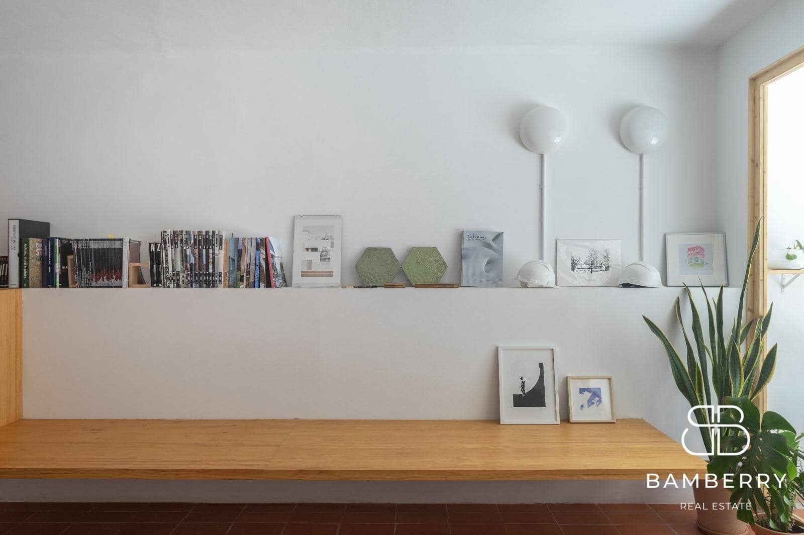 Commercial for rent in Barcelona city - € 1,200 (Ref: 9966684)