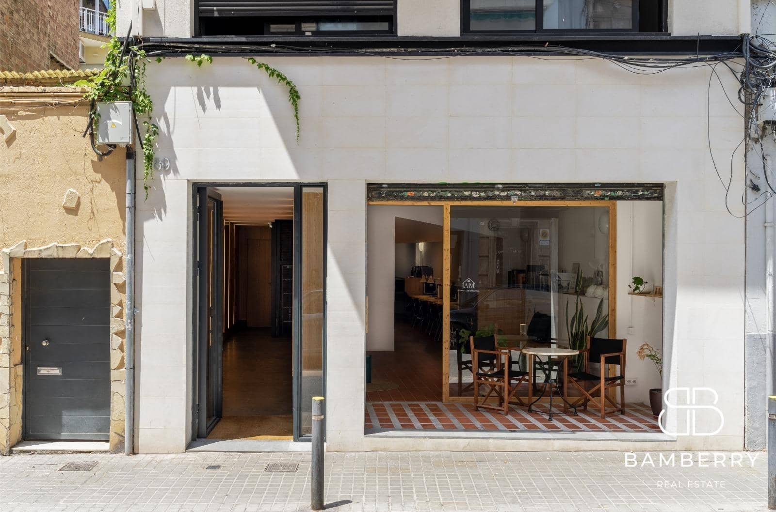 Commercial for rent in Barcelona city - € 1,200 (Ref: 9966684)