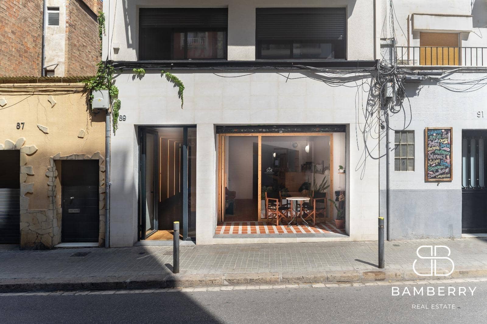 Commercial for rent in Barcelona city - € 1,200 (Ref: 9966684)