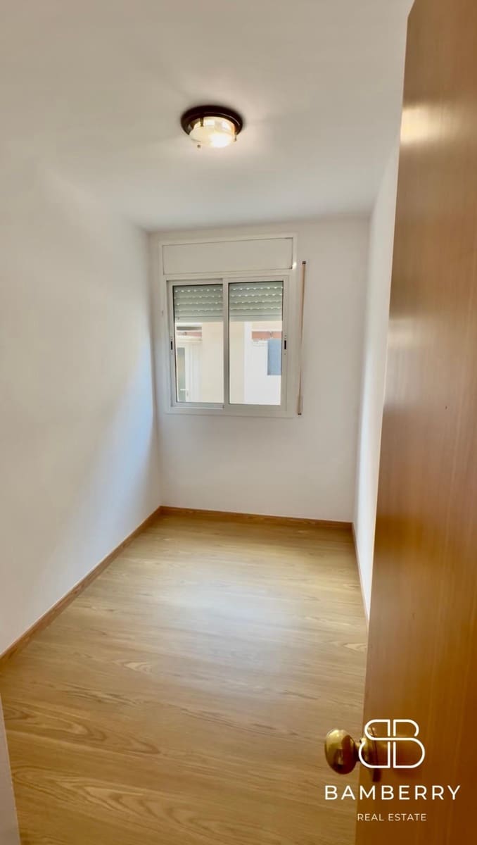4 makuuhuone Asunto myytävänä paikassa Castelldefels mukana uima-altaan - 590 000 € (Ref: 9966685)