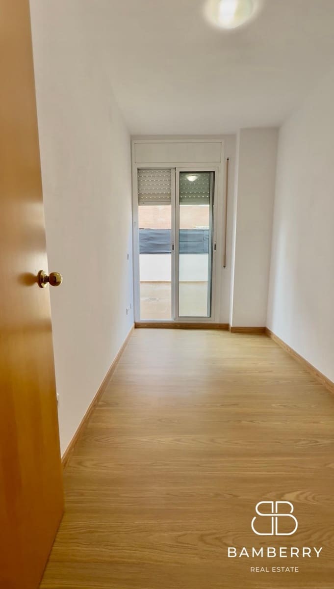 4 makuuhuone Asunto myytävänä paikassa Castelldefels mukana uima-altaan - 590 000 € (Ref: 9966685)