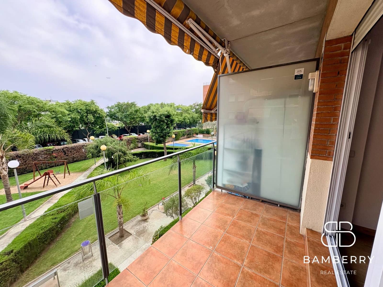 4 makuuhuone Asunto myytävänä paikassa Castelldefels mukana uima-altaan - 590 000 € (Ref: 9966685)