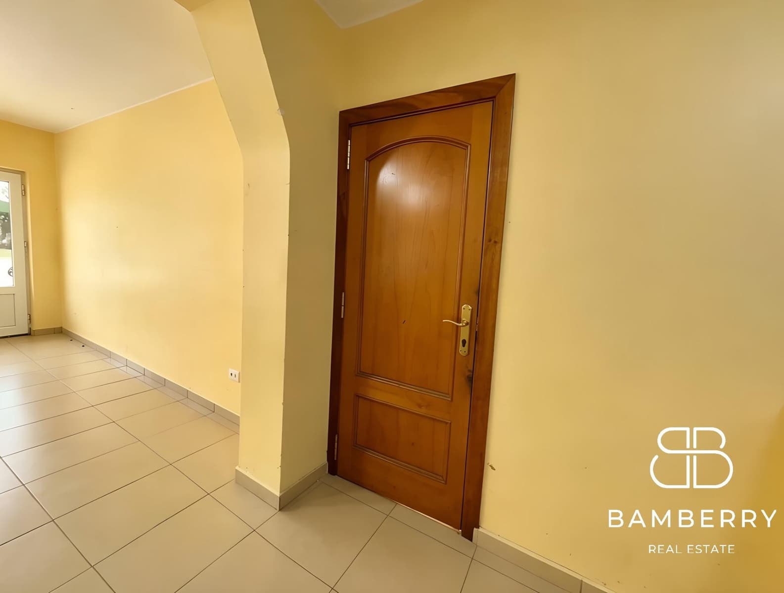 1 bedroom Commercial for sale in Premia de Mar - € 155,000 (Ref: 9986912)