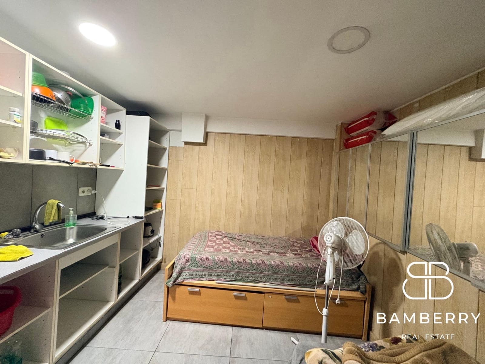 1 bedroom Commercial for sale in Premia de Mar - € 155,000 (Ref: 9986912)