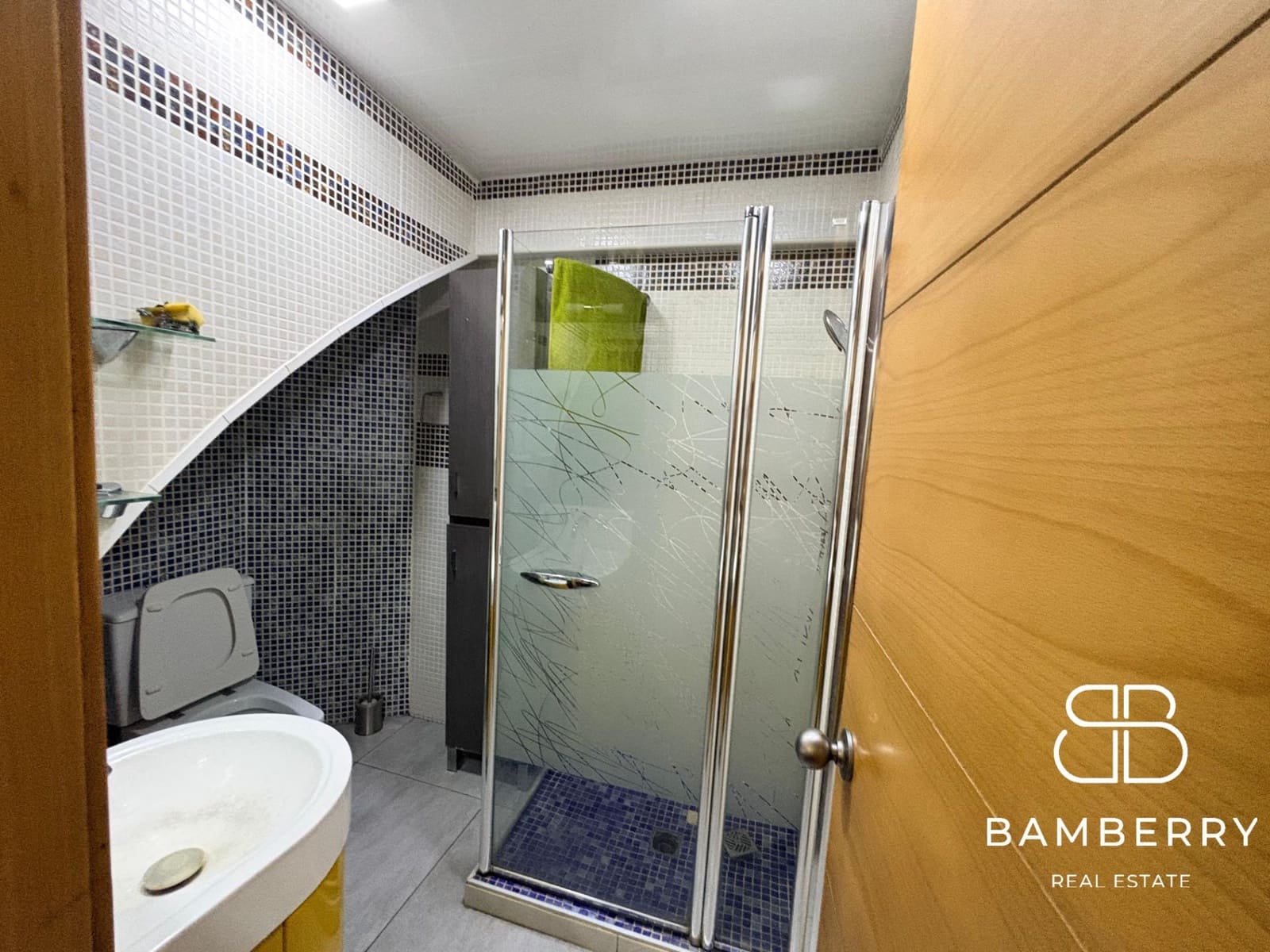 1 bedroom Commercial for sale in Premia de Mar - € 155,000 (Ref: 9986912)