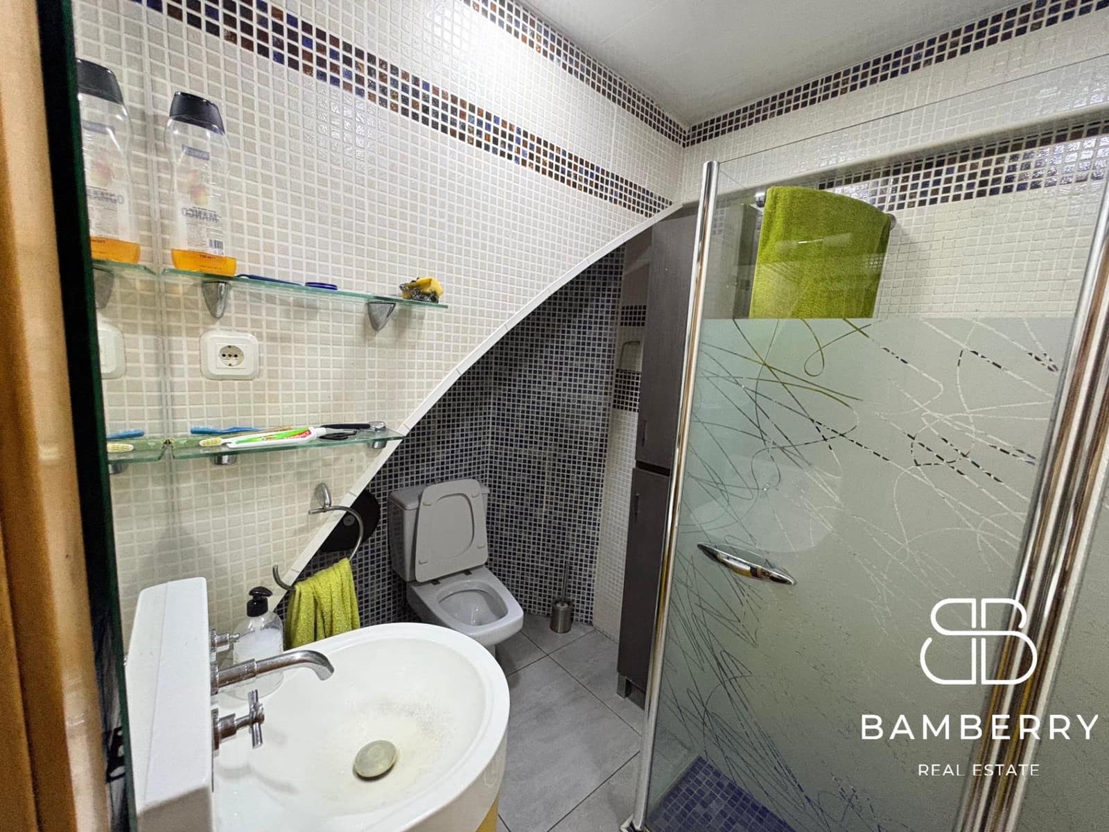 1 bedroom Commercial for sale in Premia de Mar - € 155,000 (Ref: 9986912)