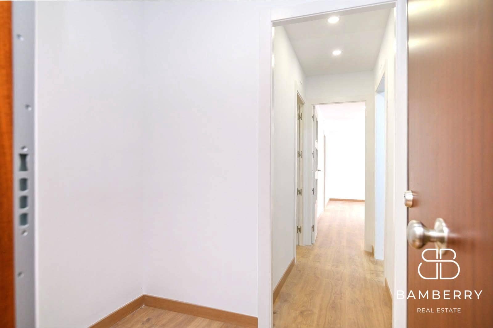 2 slaapkamer Flat te koop in Sant Boi de Llobregat - € 249.000 (Ref: 9998846)