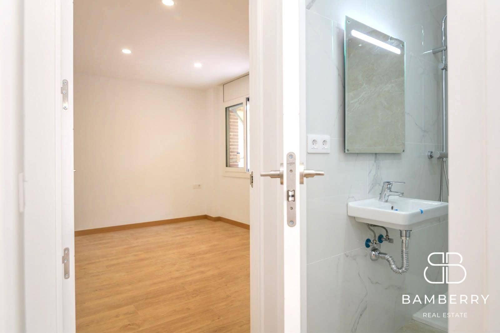 2 slaapkamer Flat te koop in Sant Boi de Llobregat - € 249.000 (Ref: 9998846)