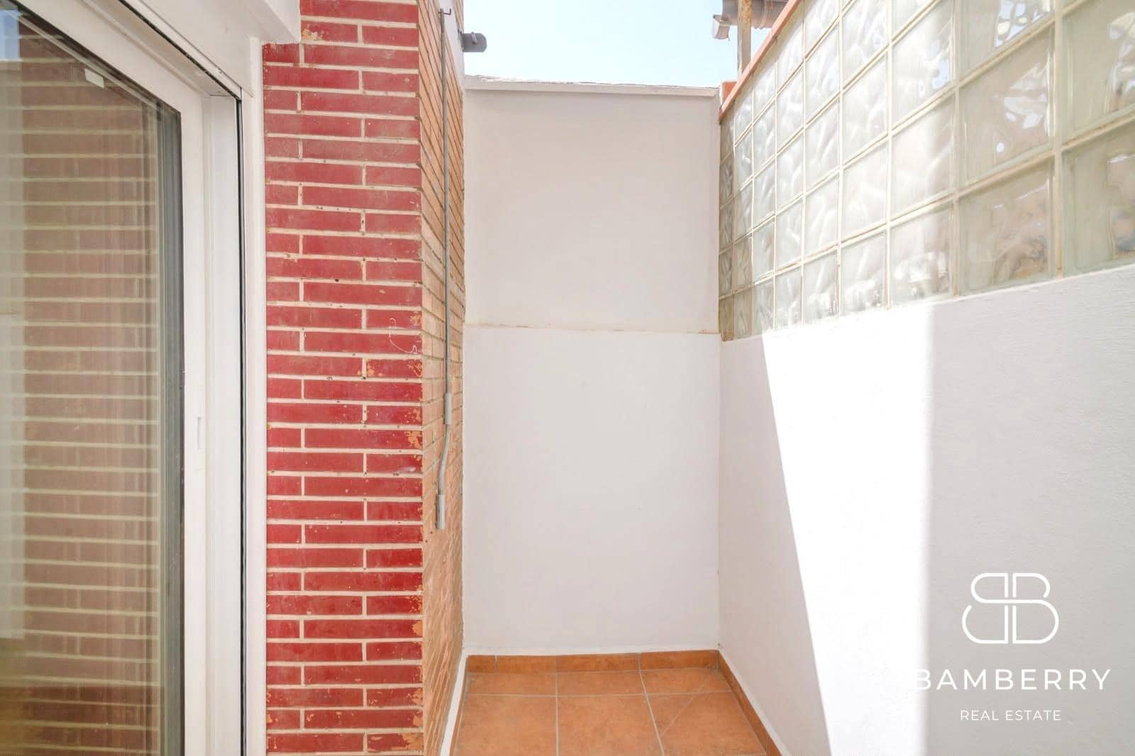 2 slaapkamer Flat te koop in Sant Boi de Llobregat - € 249.000 (Ref: 9998846)