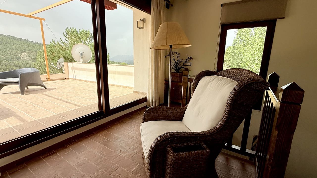6 bedroom Finca/Country House for sale in Puebla de Don Fadrique with garage - € 950,000 (Ref: 10007698)