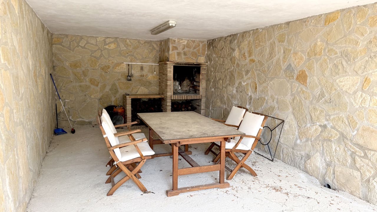 6 bedroom Finca/Country House for sale in Puebla de Don Fadrique with garage - € 950,000 (Ref: 10007698)