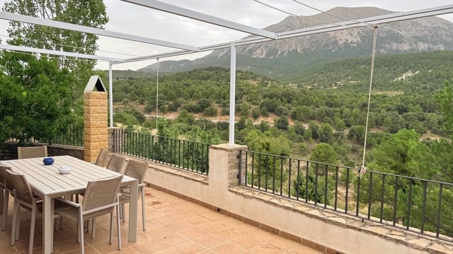 6 bedroom Finca/Country House for sale in Puebla de Don Fadrique with garage - € 950,000 (Ref: 10007698)