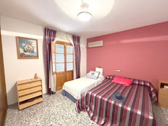 4 Zimmer Haus zu verkaufen in Colomera mit Garage - 120.000 € (Ref: 10007864)