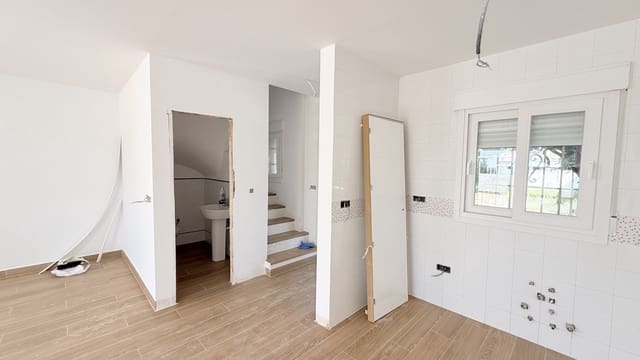 3 slaapkamer Rijtjeshuis te koop in Moclín met zwembad garage - € 130.000 (Ref: 10023072)