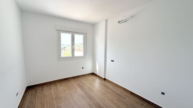 4 slaapkamer Rijtjeshuis te koop in Moclín met zwembad garage - € 159.000 (Ref: 10023074)