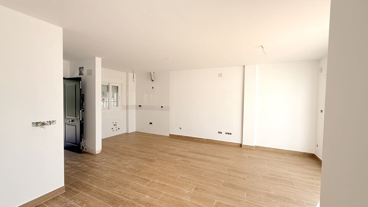 4 slaapkamer Rijtjeshuis te koop in Moclin met zwembad garage - € 159.000 (Ref: 10023074)