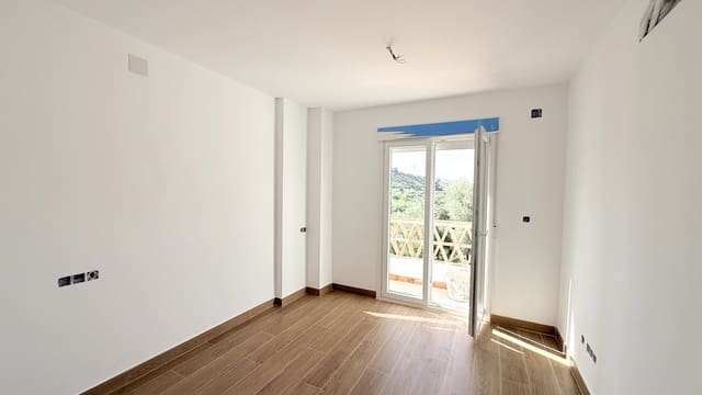 4 slaapkamer Rijtjeshuis te koop in Moclín met zwembad garage - € 159.000 (Ref: 10023074)