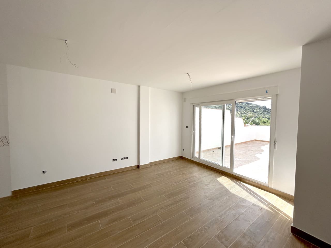 4 slaapkamer Rijtjeshuis te koop in Moclin met zwembad garage - € 159.000 (Ref: 10023074)