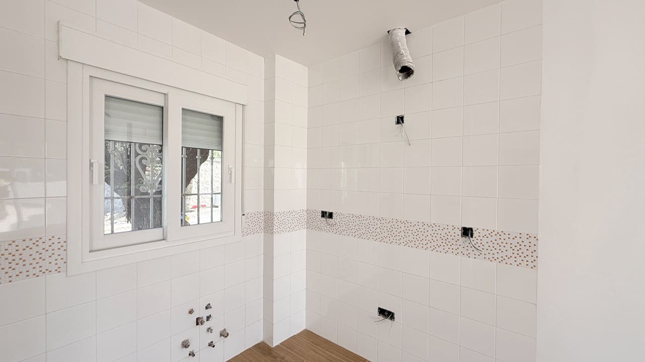4 slaapkamer Rijtjeshuis te koop in Moclin met zwembad garage - € 159.000 (Ref: 10023074)