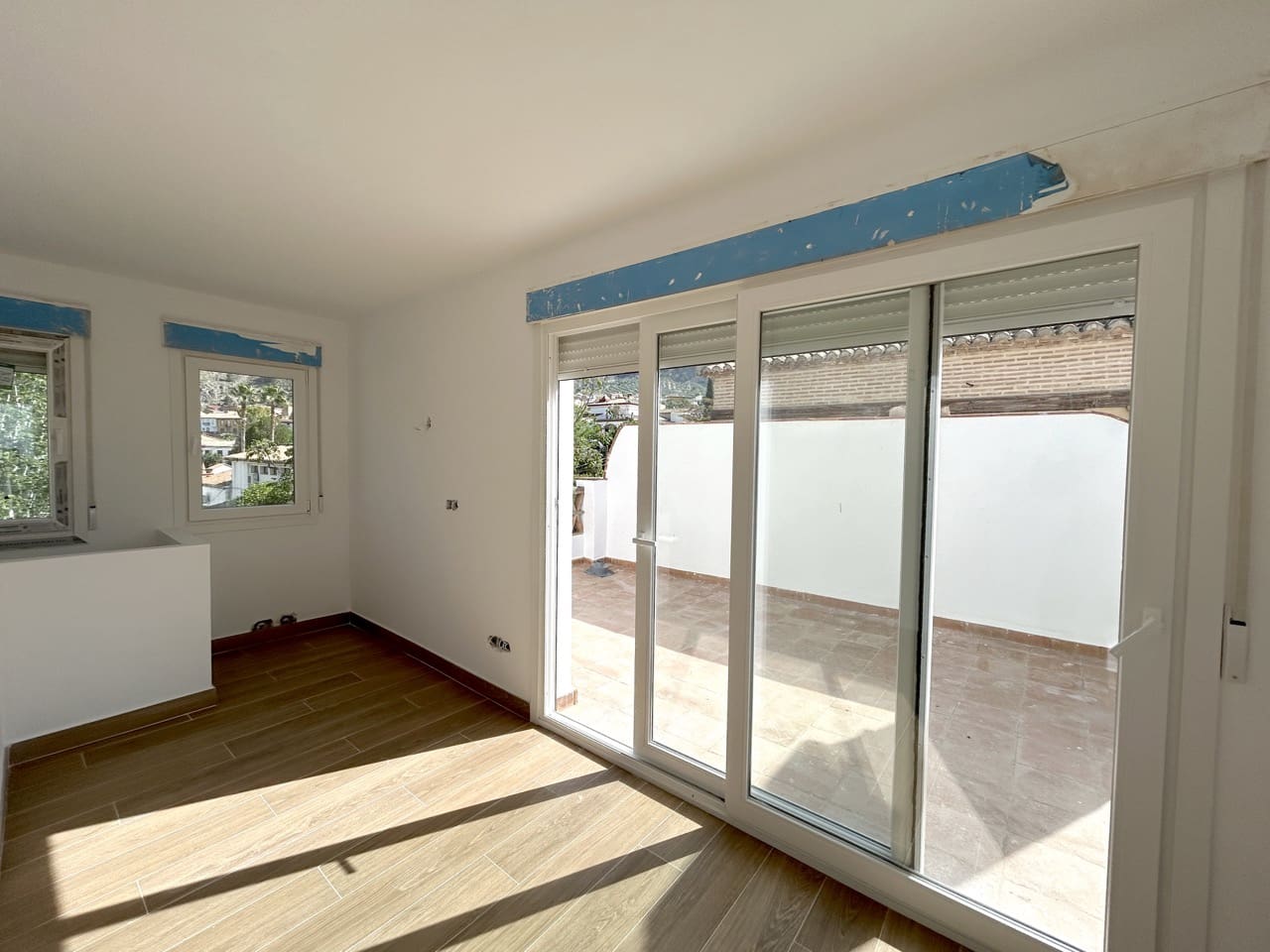 4 slaapkamer Rijtjeshuis te koop in Moclin met zwembad garage - € 159.000 (Ref: 10023074)