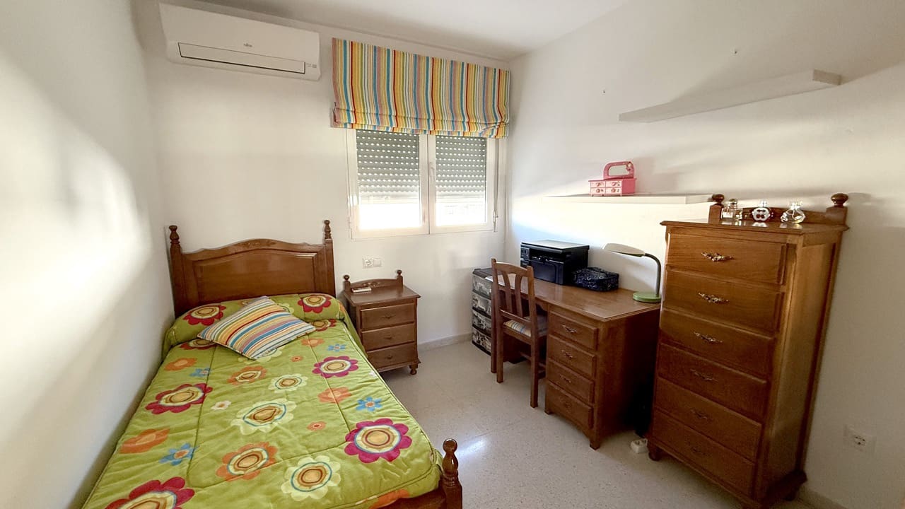 3 sovrum Hus till salu i Moclin med garage - 99 000 € (Ref: 10038962)