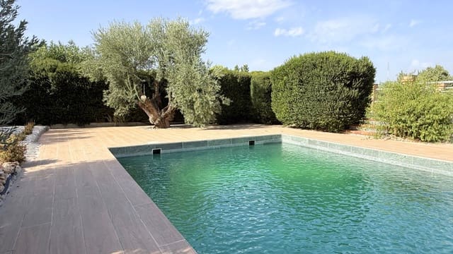 4 Zimmer Villa zu verkaufen in Las Gabias mit Pool Garage - 415.000 € (Ref: 10048429)