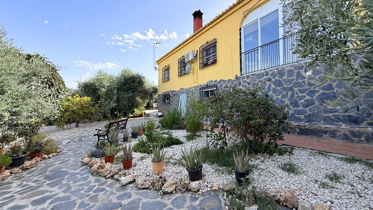 4 Zimmer Villa zu verkaufen in Las Gabias mit Pool Garage - 415.000 € (Ref: 10048429)