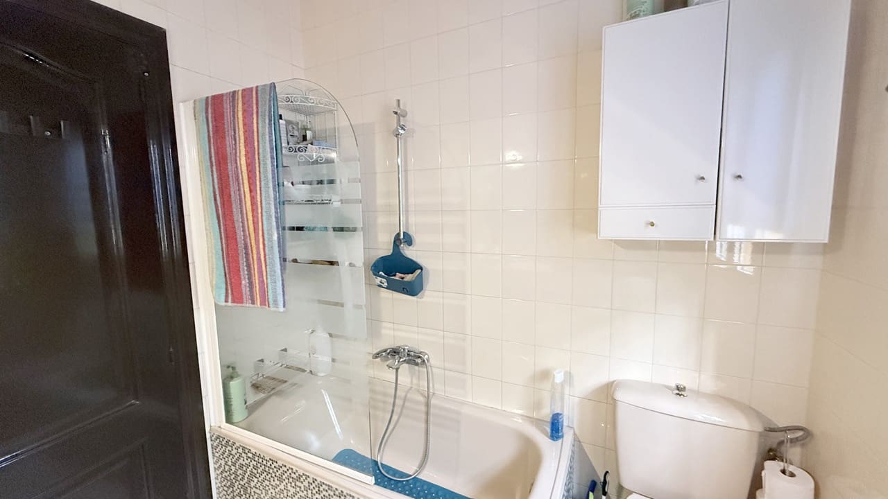 4 Zimmer Villa zu verkaufen in Las Gabias mit Pool Garage - 415.000 € (Ref: 10048429)